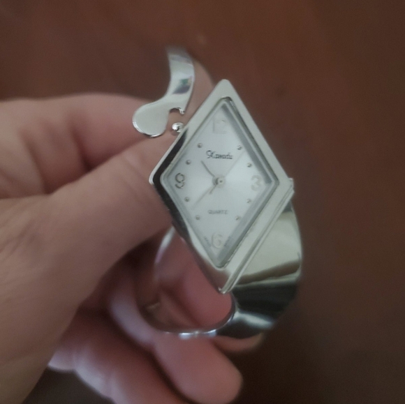 Xanadu Women's Silver Tone Cuff Band Watch Analog Fashion. - Picture 4 of 9